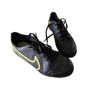 -Boys Nike Tiempo Soccer Cleats Sz 3.5‎